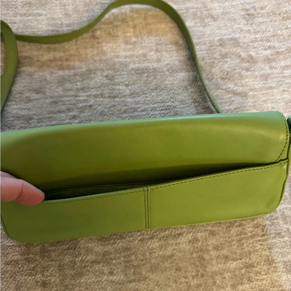 Giani Bernini boxy smooth leather crossbody bag in beautiful green - Picture 3 of 5